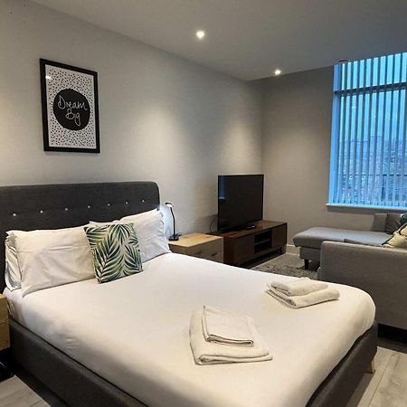 Modern Studio In Bracknell With Free Parking Экстерьер фото