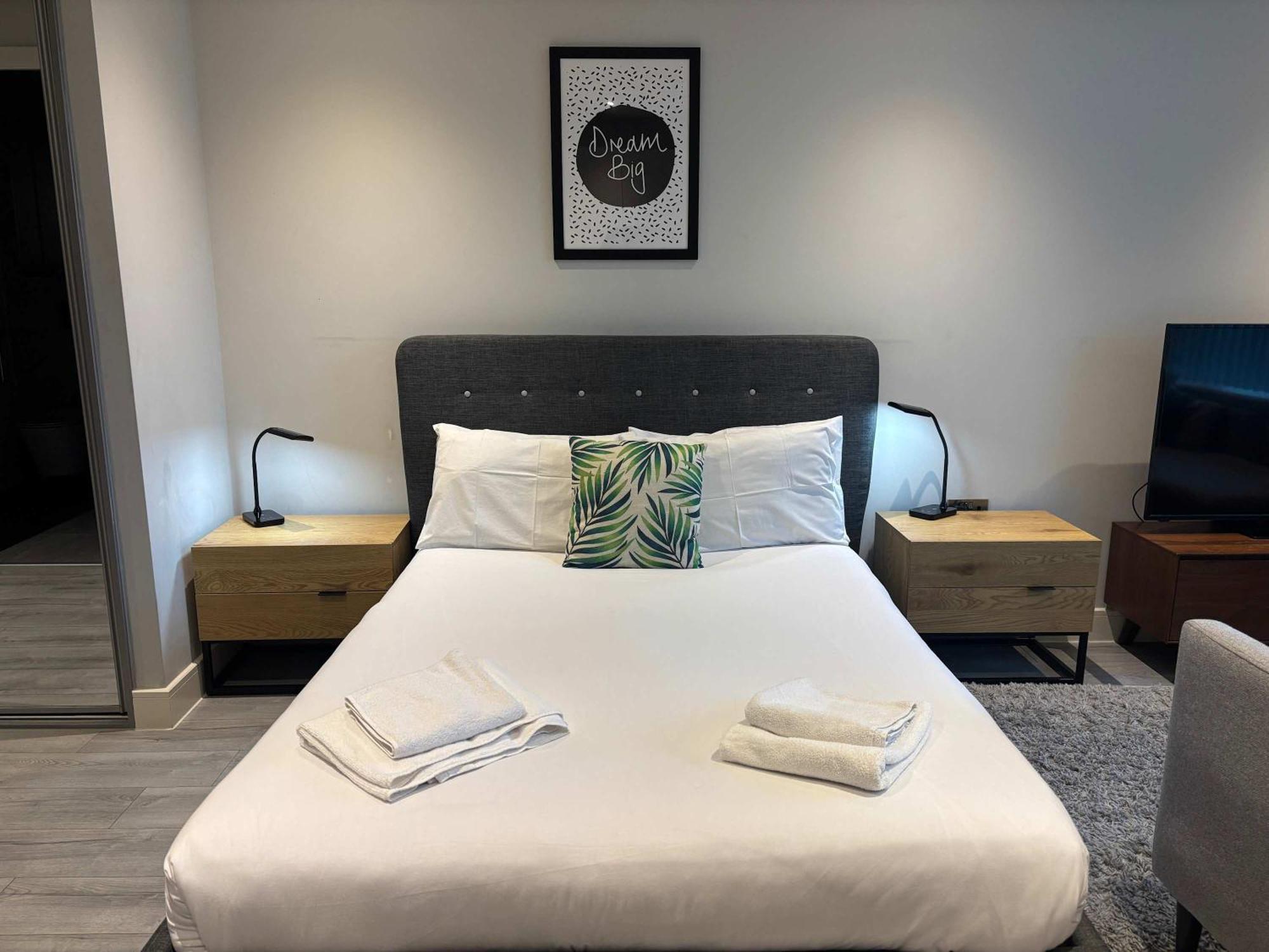 Modern Studio In Bracknell With Free Parking Экстерьер фото