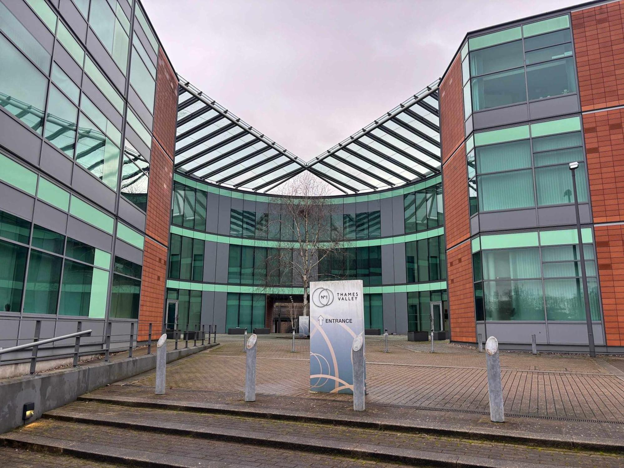 Modern Studio In Bracknell With Free Parking Экстерьер фото